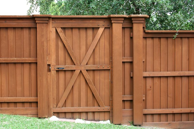 Benefits Offered by Installing a Wood Fence in Chicago